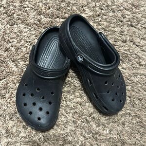 W7/M5 Unisex Black Classic Crocs (Used)